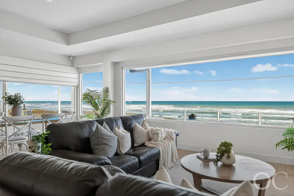 Middleton 3Kwarto Open the Door to the Opulent Waterfront Living