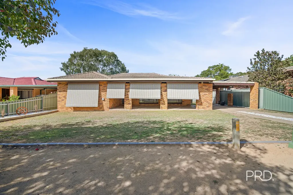 21 Pinaroo Drive, Glenfield Park, NSW 2650