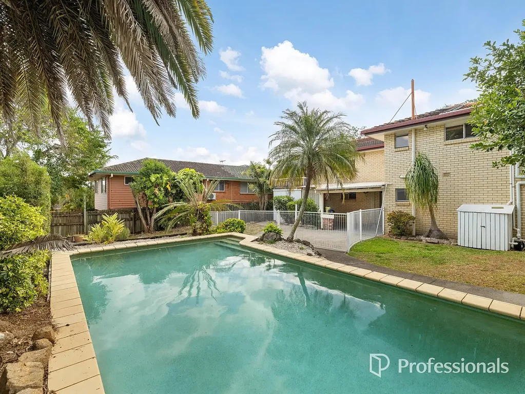 Spacious Family Home with Pool