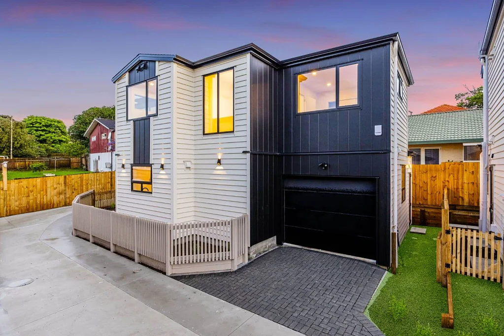 Hillpark 4침실 Brand-New 4-Bedroom Family Home in Hill Park !!