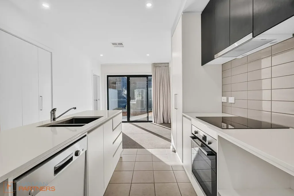 Modern Townhouse Living in Convenient Weston