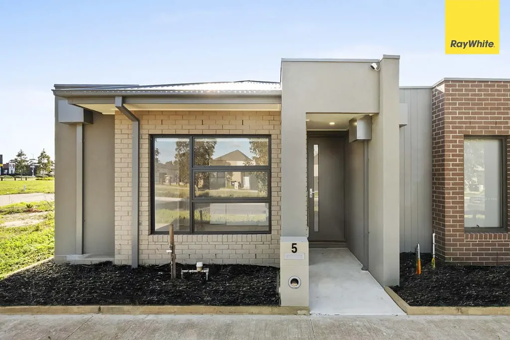 Brand New & Ready for You - Walking Distance to Opalia Plaza