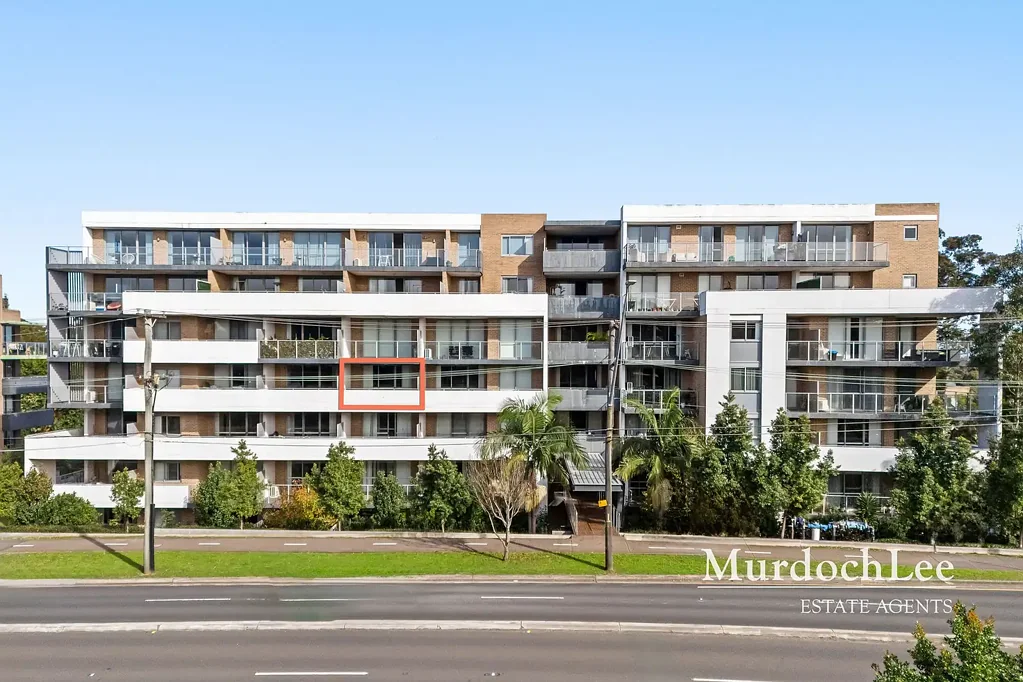 Baulkham Hills 2 Bedroom Easy & Convenient Living | Walk to Grove Square & Buses