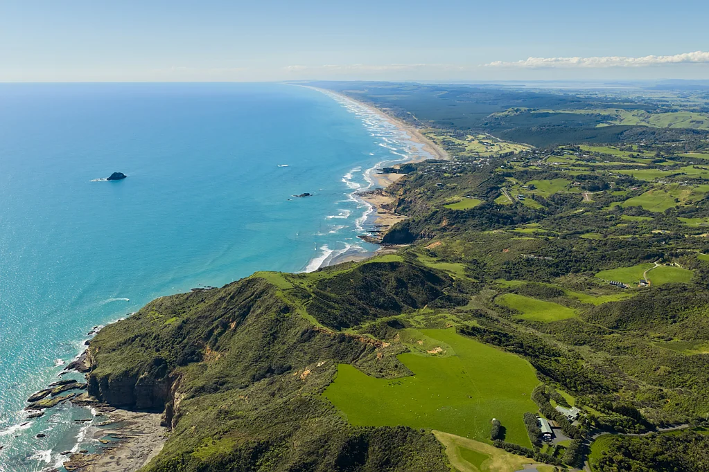Muriwai Coastal blank canvas seeks new visionaries
