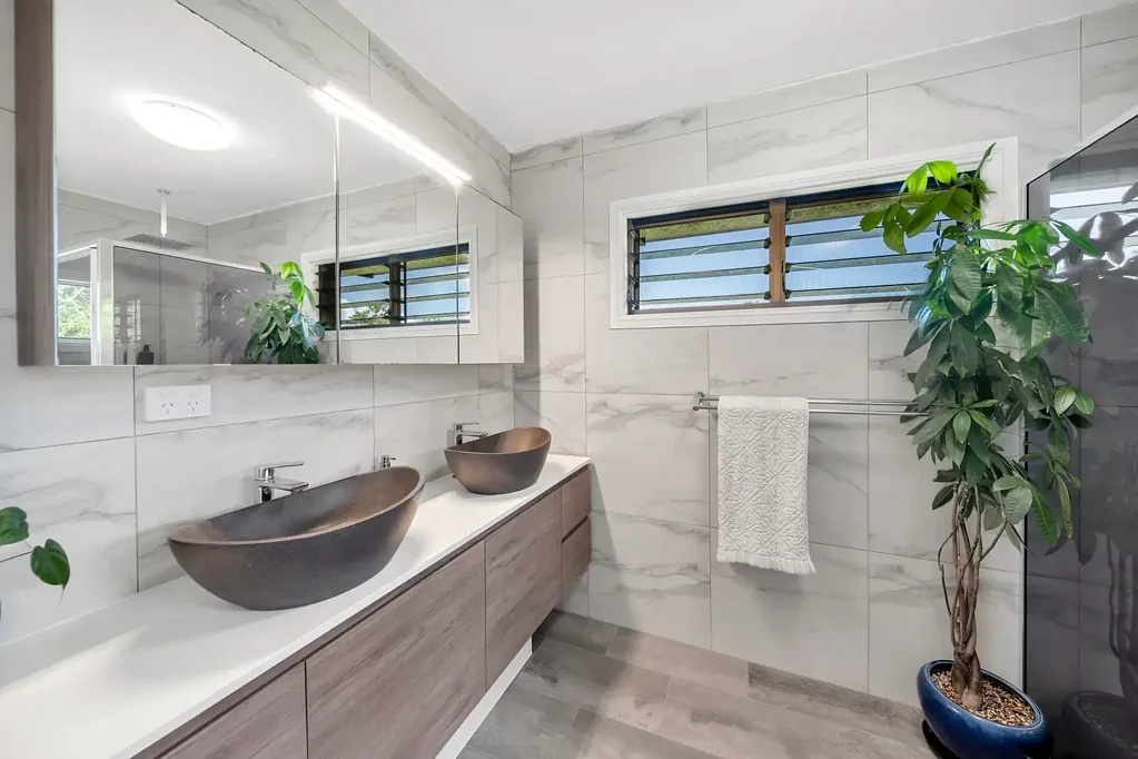 Bingil Bay 5房  Private Rainforest Retreat on 10.73 Acres with Creek, Pool & Paddock – Approx. 1.5km to Bingil Bay Beach 🌴🐚