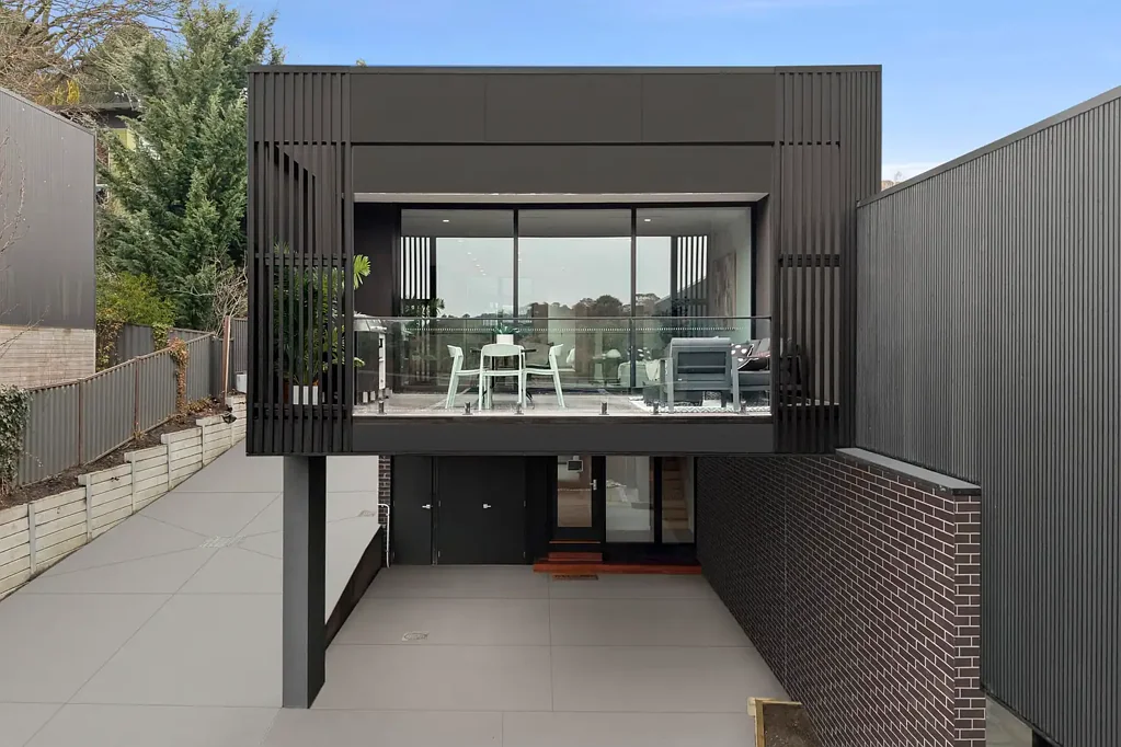 Daylesford 3 Bedroom Luxury Lakeside Living in Daylesford's Most Coveted Precinct
To capture the beauty of the property make sure you watch the video!