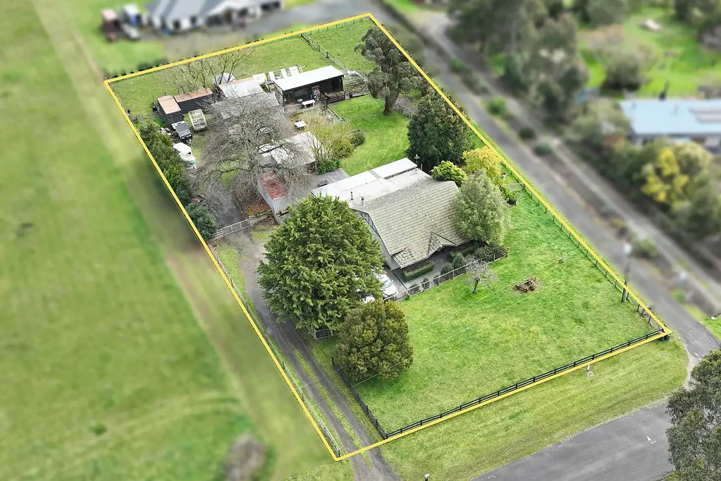 Drouin 6બેડરૂમ Character Farmhouse, Lifestyle Acreage, Edge of Town