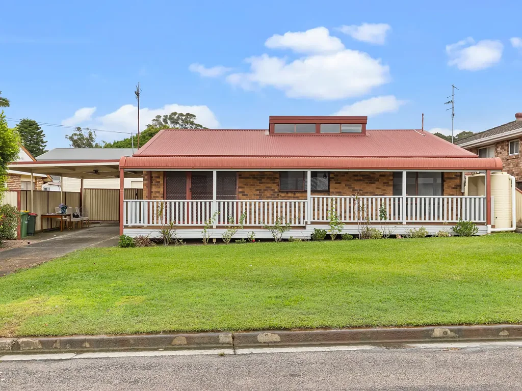 Three Bedroom House With Pool
