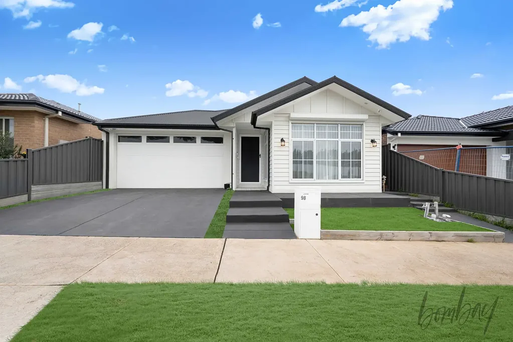 Kalkallo 4Kwarto Stylish Family Home Offering Comfort and Convenience