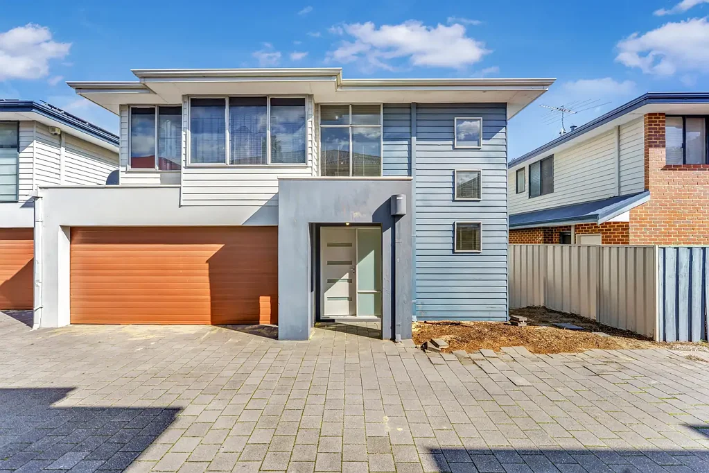 Cloverdale 3ห้องนอน More Space Than You Expect – Private Townhouse with Double Garage