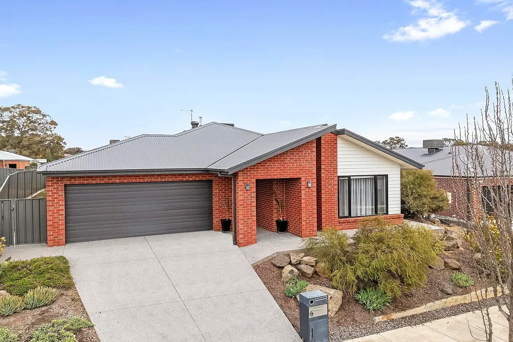Kangaroo Flat 4ਬੈੱਡਰੂਮ A Modern Family Home Ready to Make Your Own