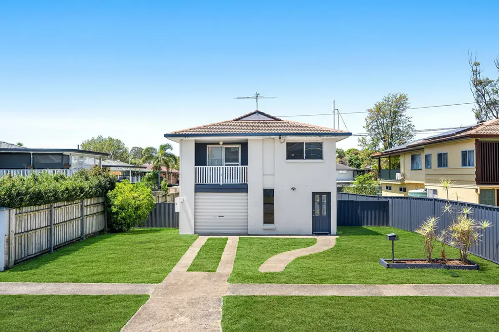 Wynnum West 4房 Iona College近邻 四卧宽敞布局 607sqm平地 大空间停车 亲子娱乐后院 双层潜力空间 家庭生活首选 便利社区配套 Family Space and Flexibility 300m from Iona College