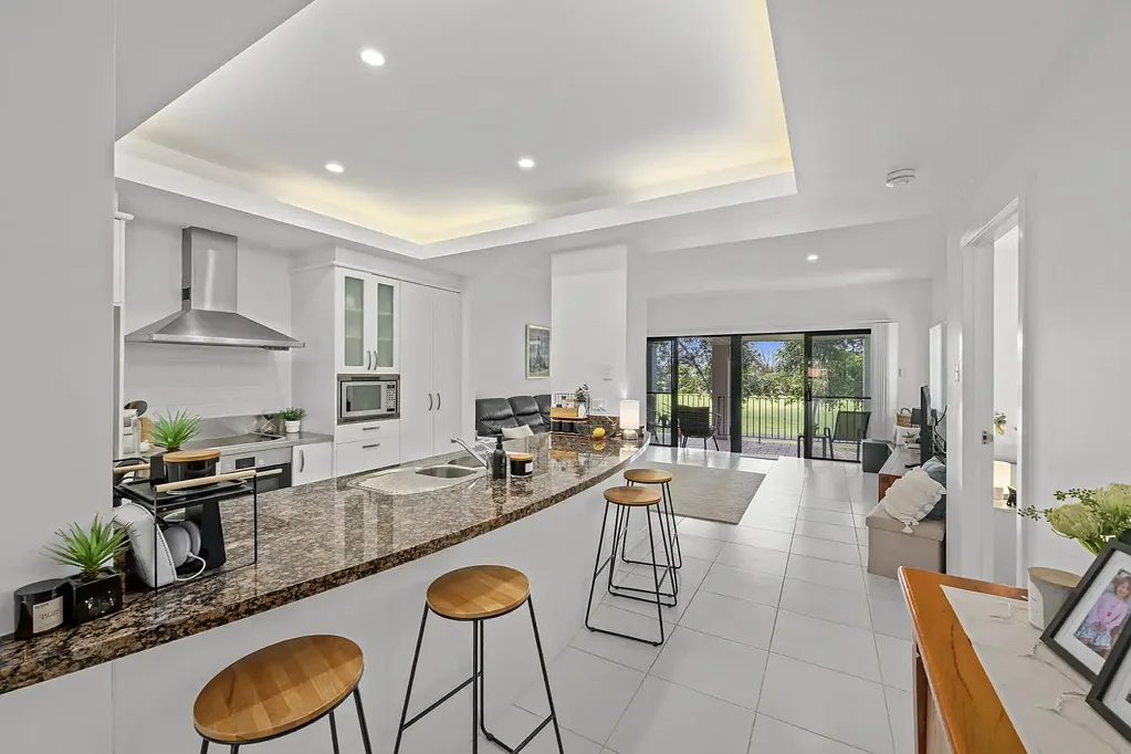 Hope Island 2 Slaapkamer Oversized North-Facing Golf Course Apartment in Hope Island Resort