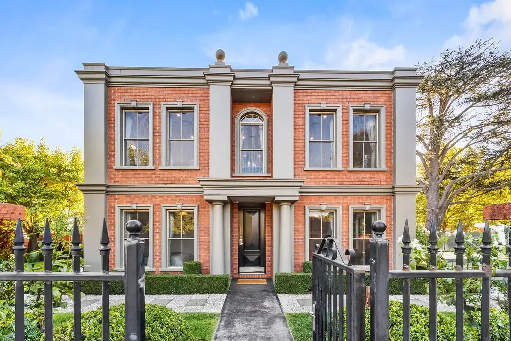 59 St Michaels Place, Lake Gardens, VIC 3355