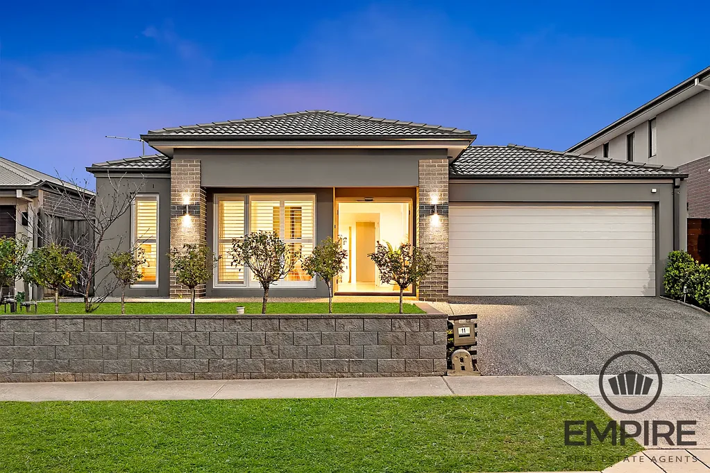 11 Sandymount Drive, Clyde North, VIC 3978
