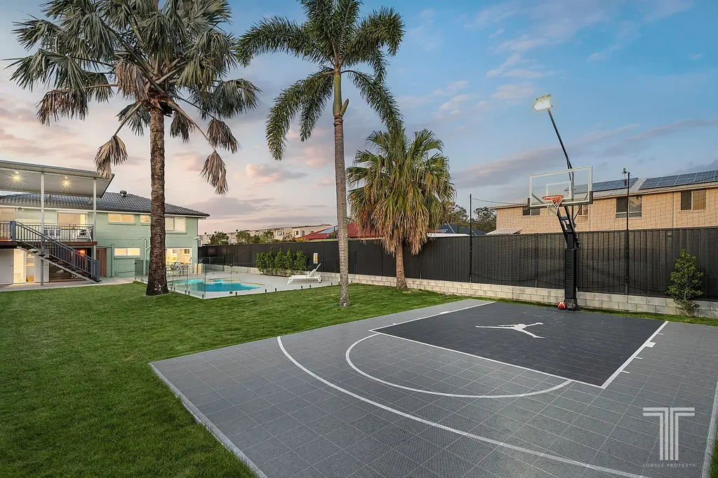 Tingalpa 5غرفة نوم A Lifestyle Haven with Dual-Living Potential and Resort-Style Amenities