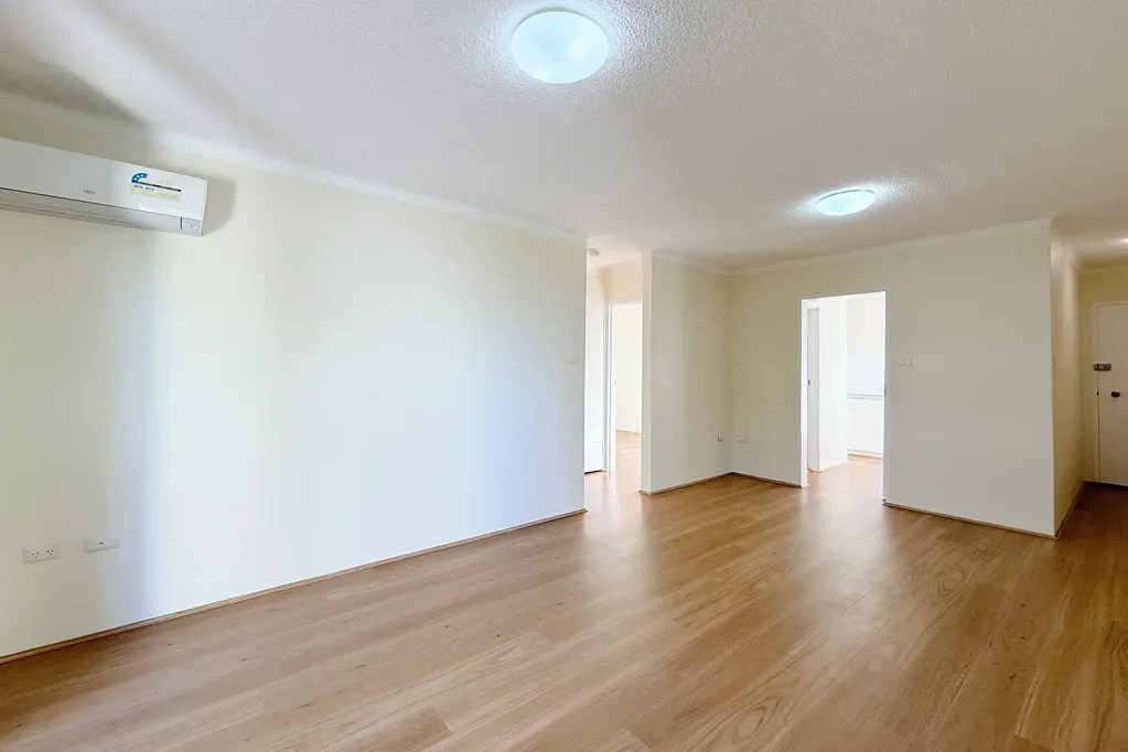 Spacious Timber-floor Apartment in the Heart of Macquarie Park - Convenient Lifestyle with Excellent Privacy