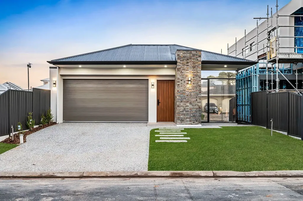 11 Dutton Grove, West Lakes Shore, SA 5020