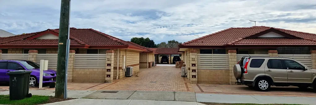 DELIGHTFUL BACK UNIT IN COMPLEX OF SIX