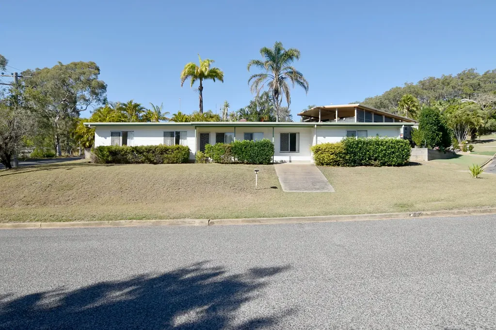 WARM, BRIGHT, AND WELCOMING - WELCOME TO 2 SUNNYRIDGE ROAD!