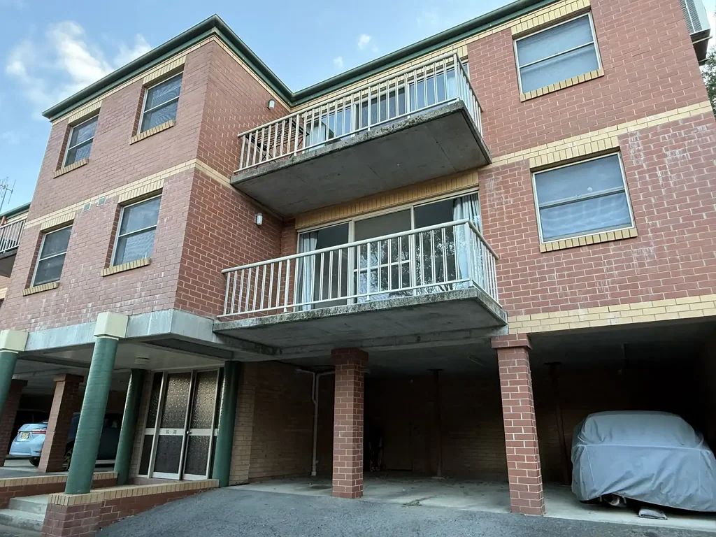 WELL MAINTAINED - 2 BEDROOM UNIT