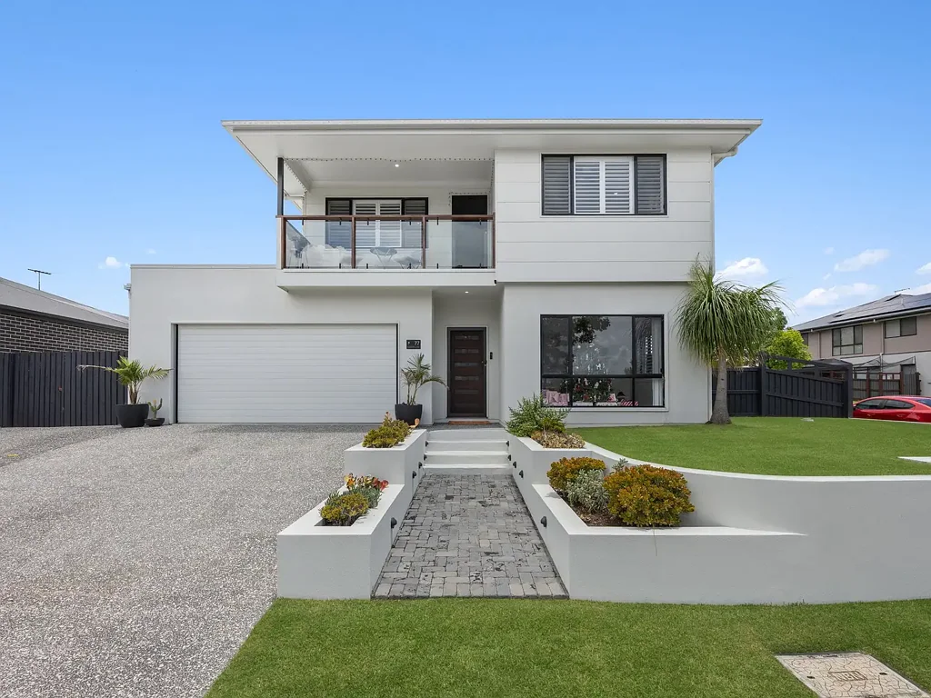 South Ripley 5chambre A Statement of Quality, Space & Style – The Ultimate Family Entertainer!