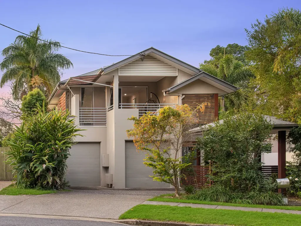 Indooroopilly 4房 Indooroopilly 高尔夫球场对面的现代家庭生活 Modern Family Living Opposite Indooroopilly Golf Course
