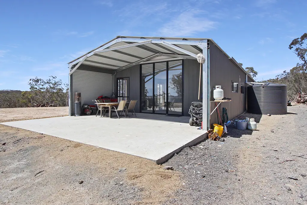 Gunning Secluded, private lifestyle block