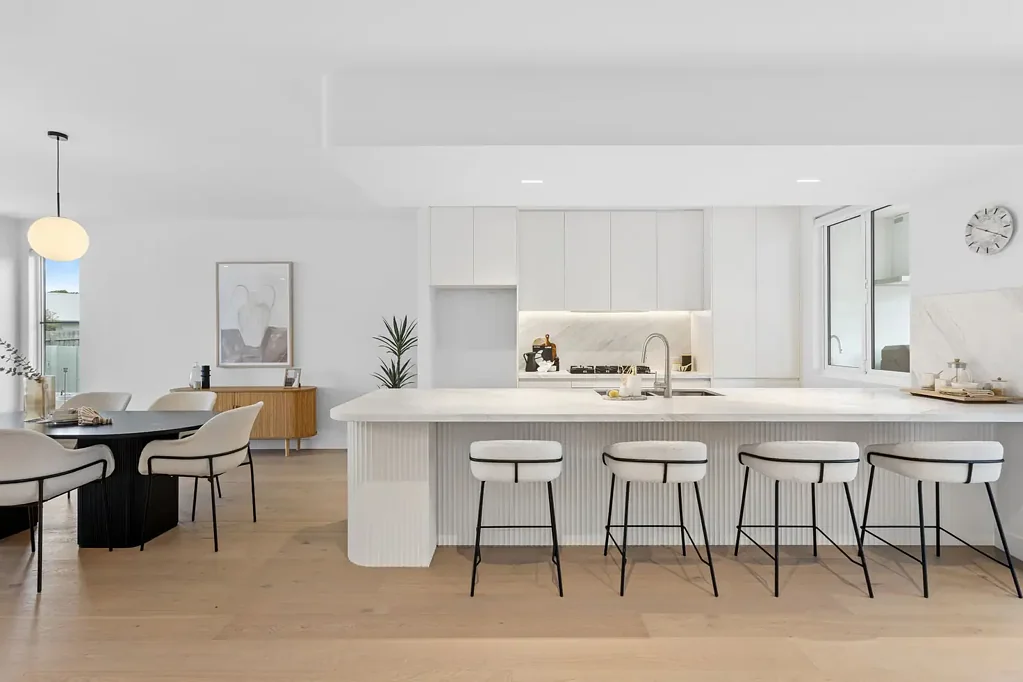 Rosebud 4房 Rosebud 黄金三角区全新海滨奢华住宅 Brand New Coastal Luxury in Rosebud's Golden Triangle- Walk to Plaza and Opposite Dog park