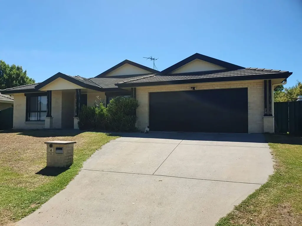 Muswellbrook 4房  SPACIOUS LIVING PLAN IN THIS PRACTICAL FOUR (4X) BEDROOM HOME WITH DOUBLE GARAGE AND ENSUITE