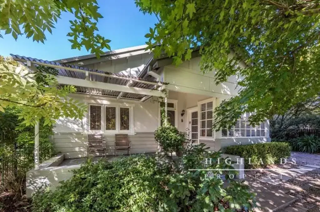 This gorgeous Old Bowral cottage is more than just a pretty face