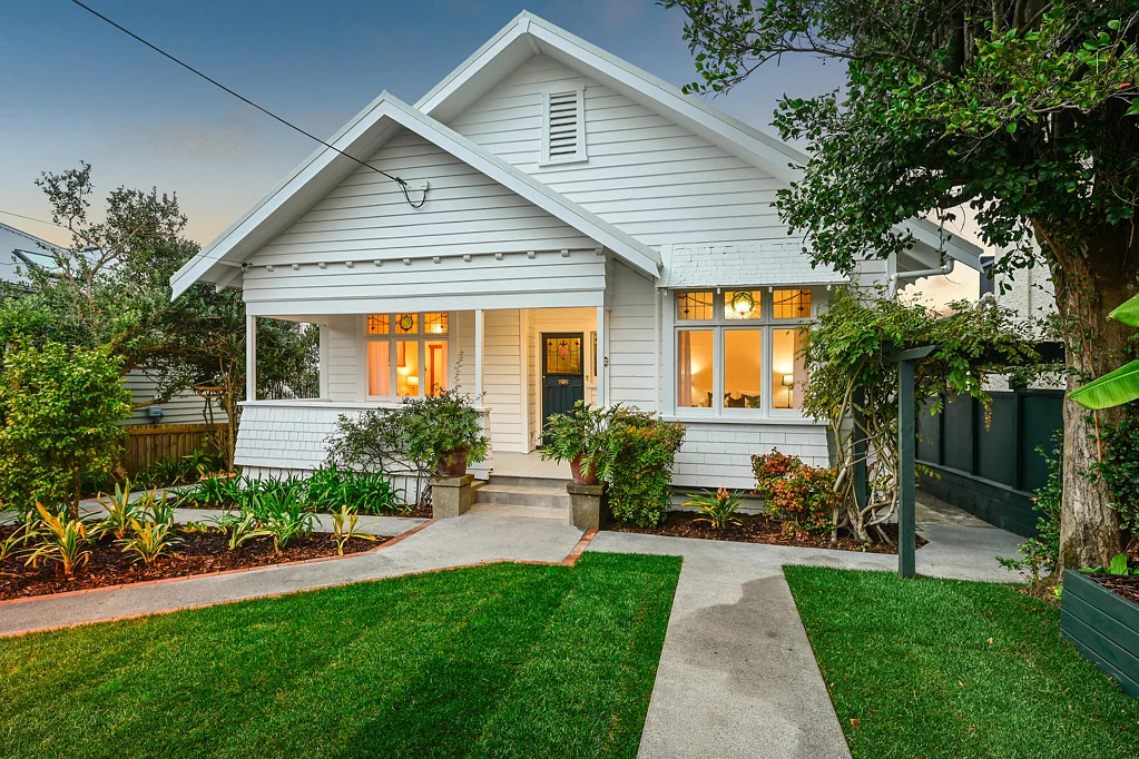 Devonport 4房 极致景观！Devonport 翻新美宅，历史韵味遇见现代工艺！ Sensational Views & Inspiring Renovation