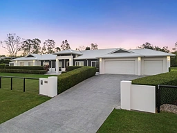 77-83 Willowbank Drive, Willowbank
