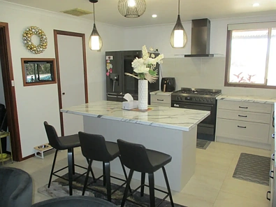 Cunderdin 4房  IMMACULATE FAMILY HOME ON 4000 M2 LAND AND LOCKUP COLOURBOND SHED.