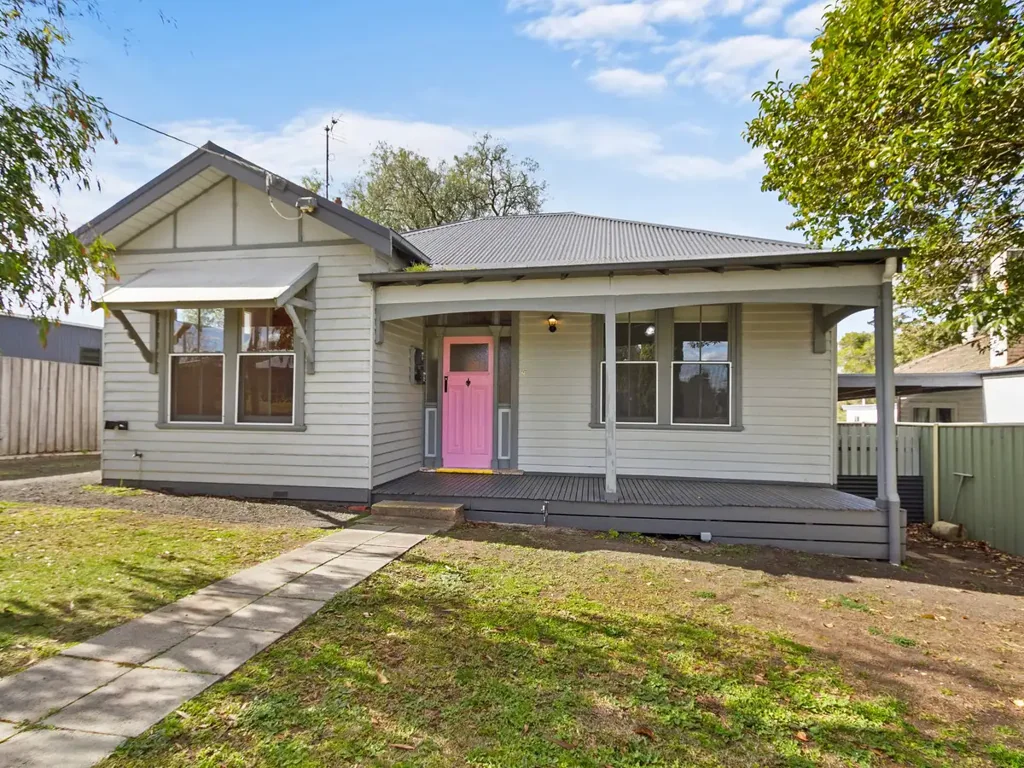 16 Charles Street, Maffra, VIC 3860