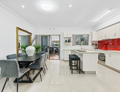17A Salisbury Street, Canley Heights, South Western Suburbs, 4 침실, 3 욕실, Apartment