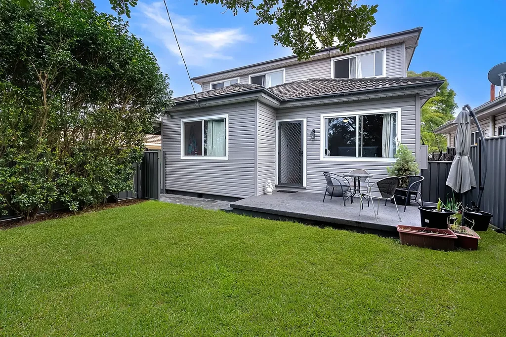 Woy Woy 7房  INVESTORS – 5% RETURN NOW or HOME OWNER’S seeking INCOME.
