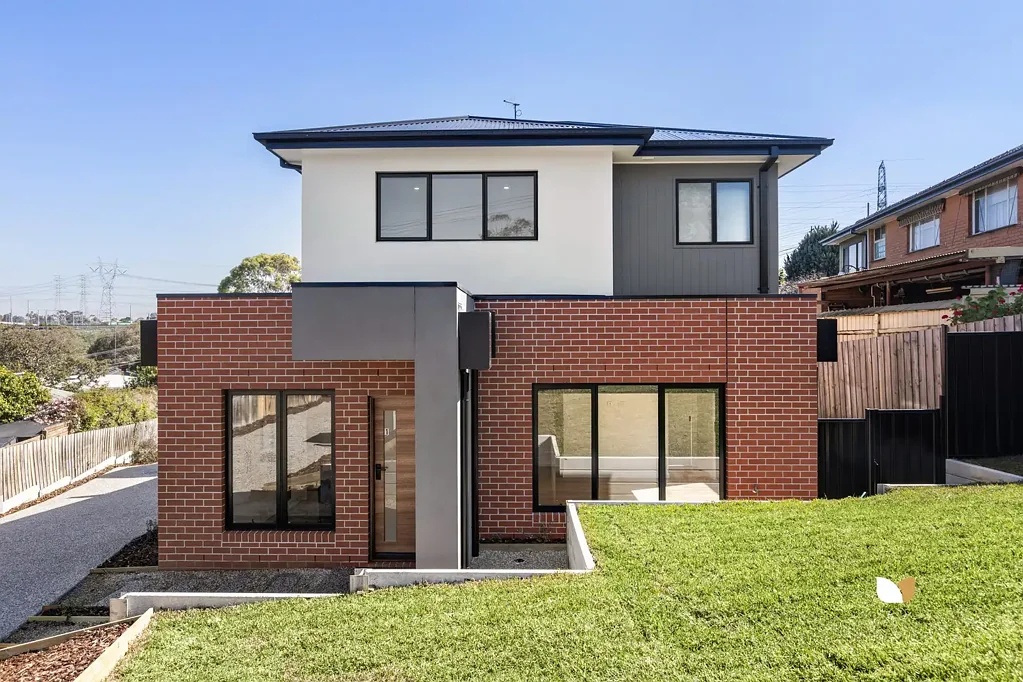Airport West 2房 位于 Airport West 宁静区域的全新生活 - 两套联排别墅在售 Brand-New Living in a Quiet Airport West Pocket - Two Townhouses Available