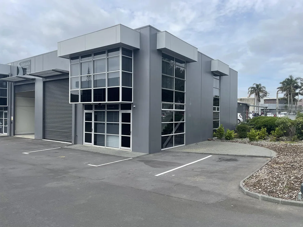 Mangere Airport Oaks industrial unit - 230sqm