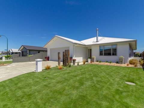 Te Awa 4 Bedroom Pristine Living By Reserve
