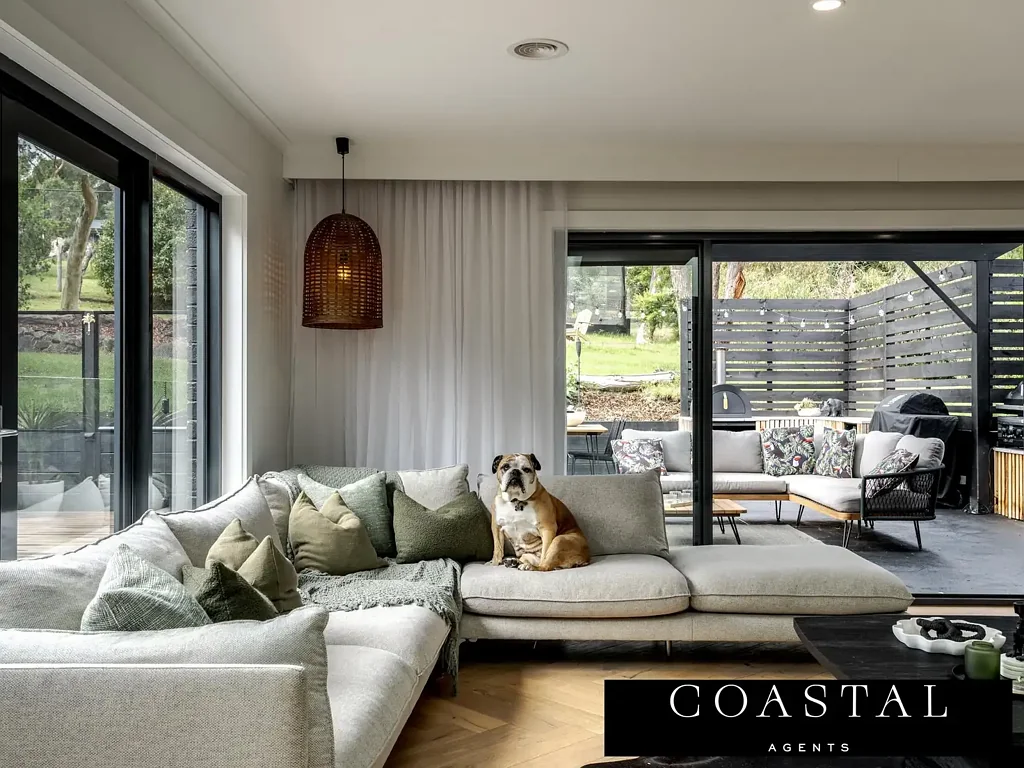 Mount Eliza 5 Bedroom Renovated Family Retreat with Pool & Basketball Court in a Peaceful Cul-de-sac