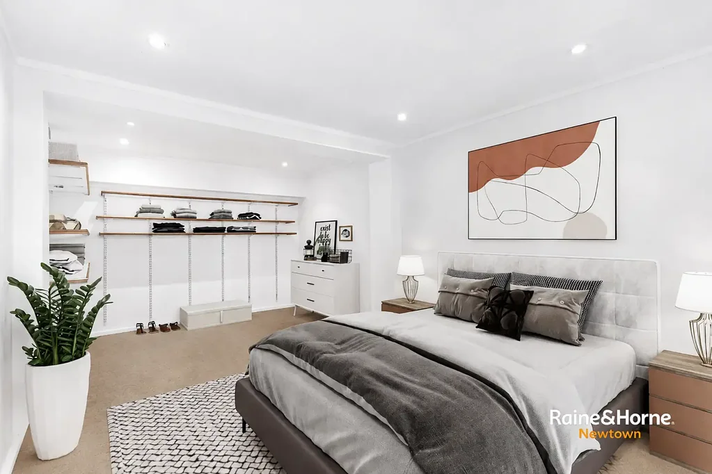 Charming Art Deco apartment in small complex of four.