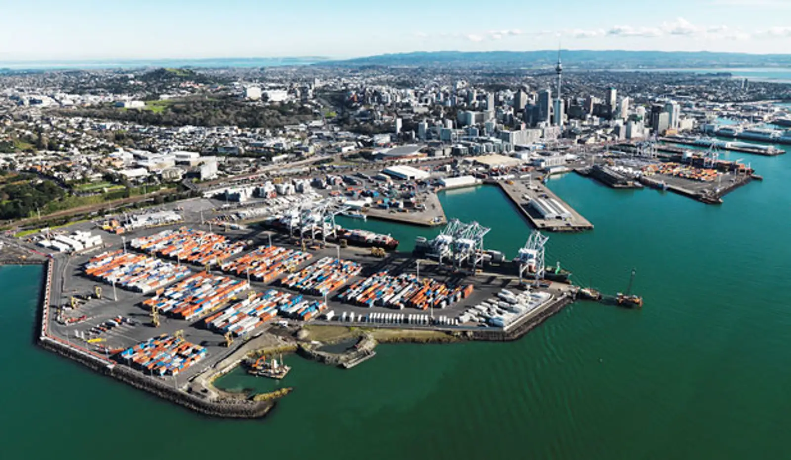 Winston Peters：奥克兰港应搬迁至北地大区
