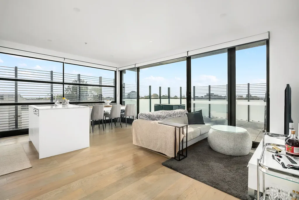 Caulfield 2ห้องนอน Penthouse living with outstanding entertainment credentials.