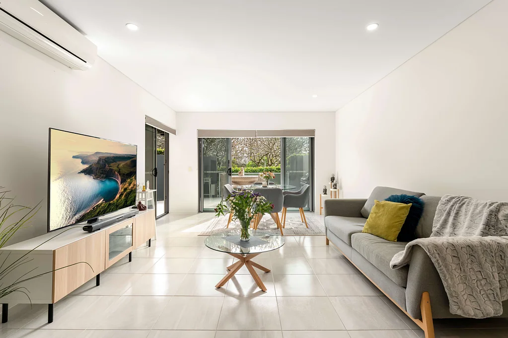 Cleveland 3 Bedroom Spacious 3-Bedroom Ground Floor Apartment with Private Courtyard -200m2 of living space!