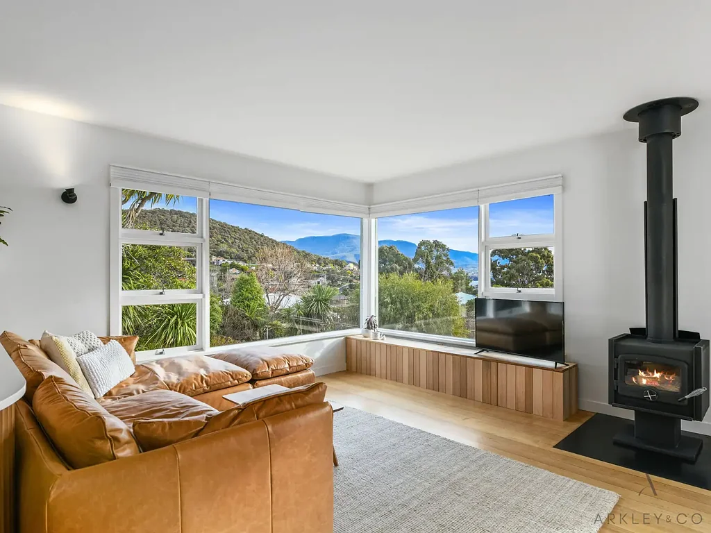 12 Avoca Street, Lindisfarne, TAS 7015