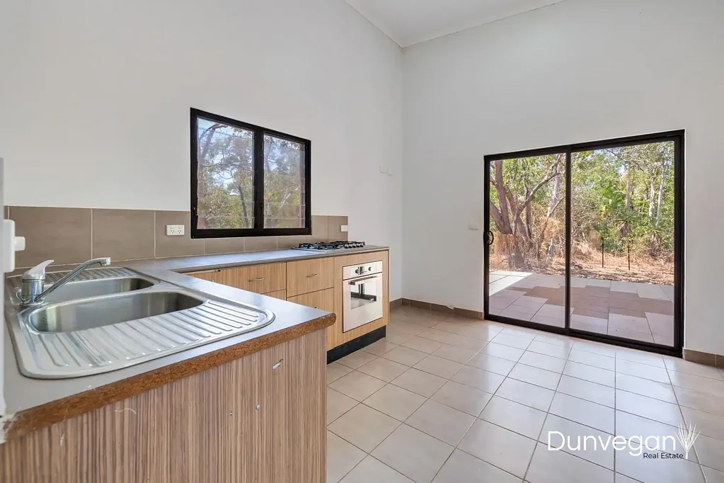 Peaceful Rural Living with Separate Studio & Huge Outdoor Area!