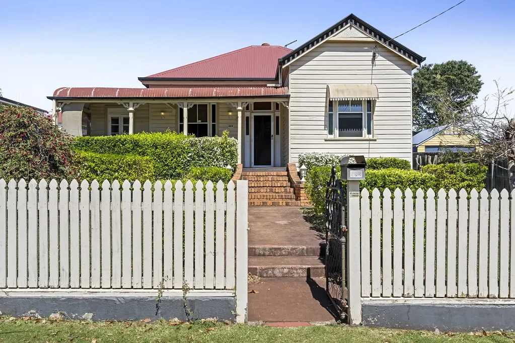 South Toowoomba 3બેડરૂમ South Toowoomba Character & Charm You'll Want to Call Home