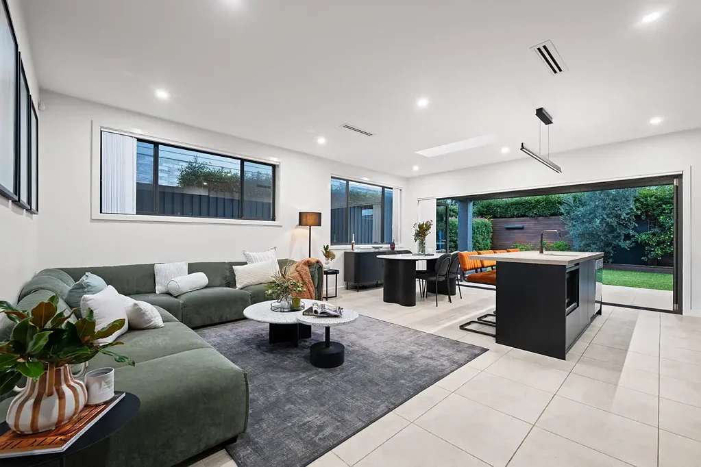 Abbotsford 3部屋 Sophisticated Duplex Family Home in a Prestigious Waterfront Setting