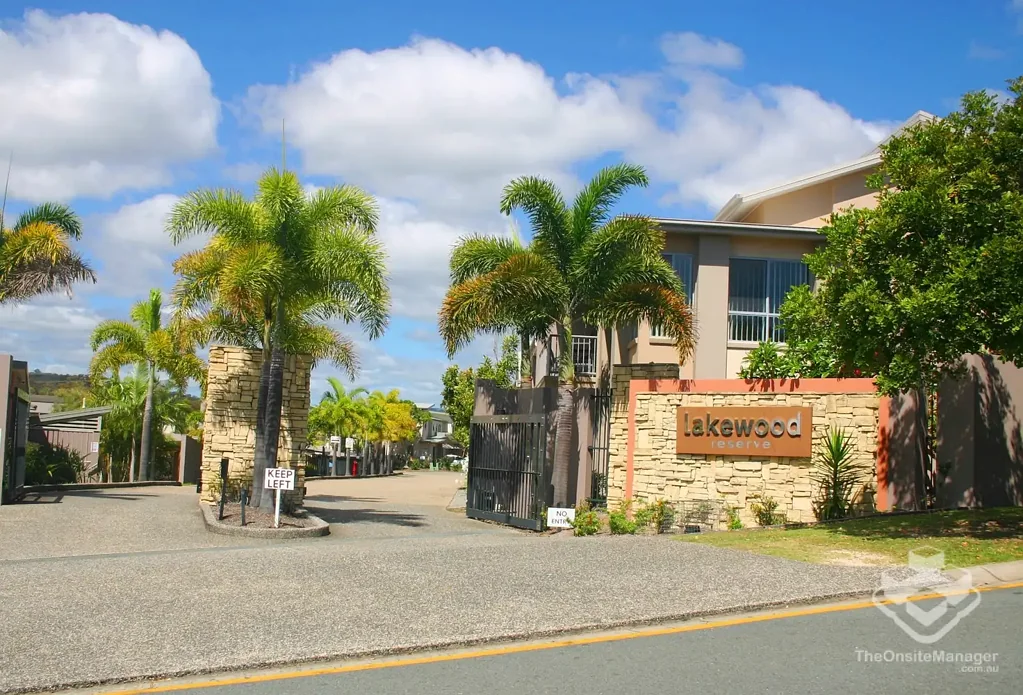 3 Bedroom Townhouse, Lakewood Reserve Complex, Available 25 July